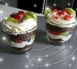 Multi-layer cupcake with glass cup